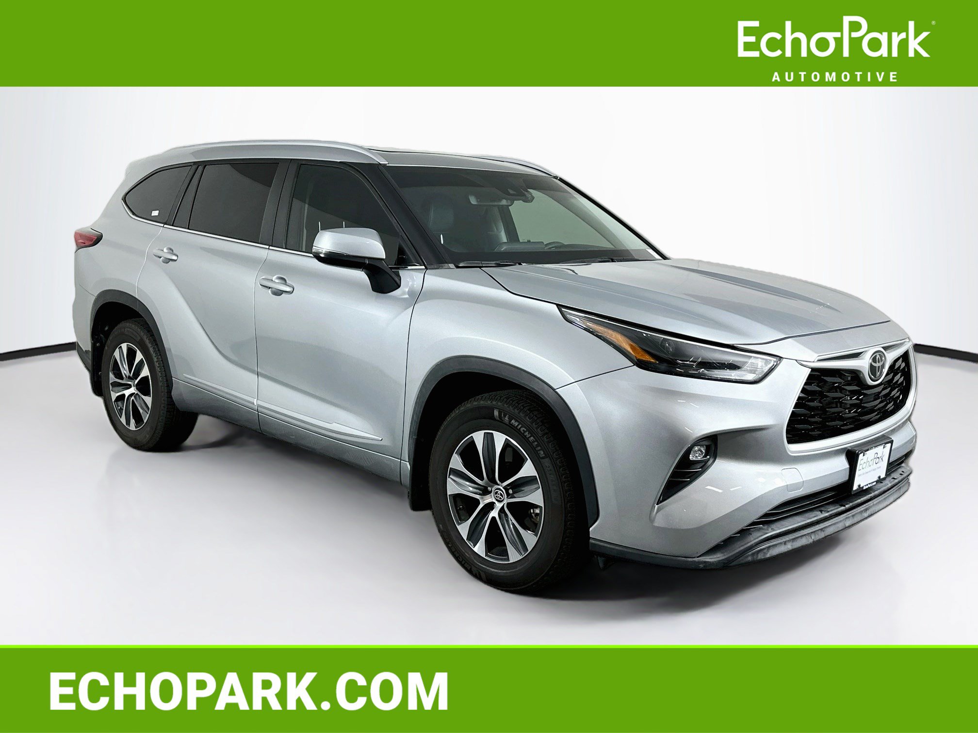 Used 2023 Toyota Highlander XLE FWD image 1