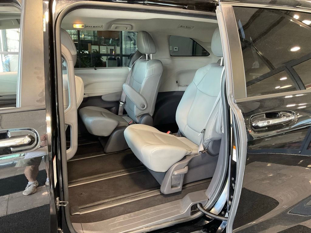 Used 2021 Toyota Sienna XLE w/ XLE Plus Package image 23