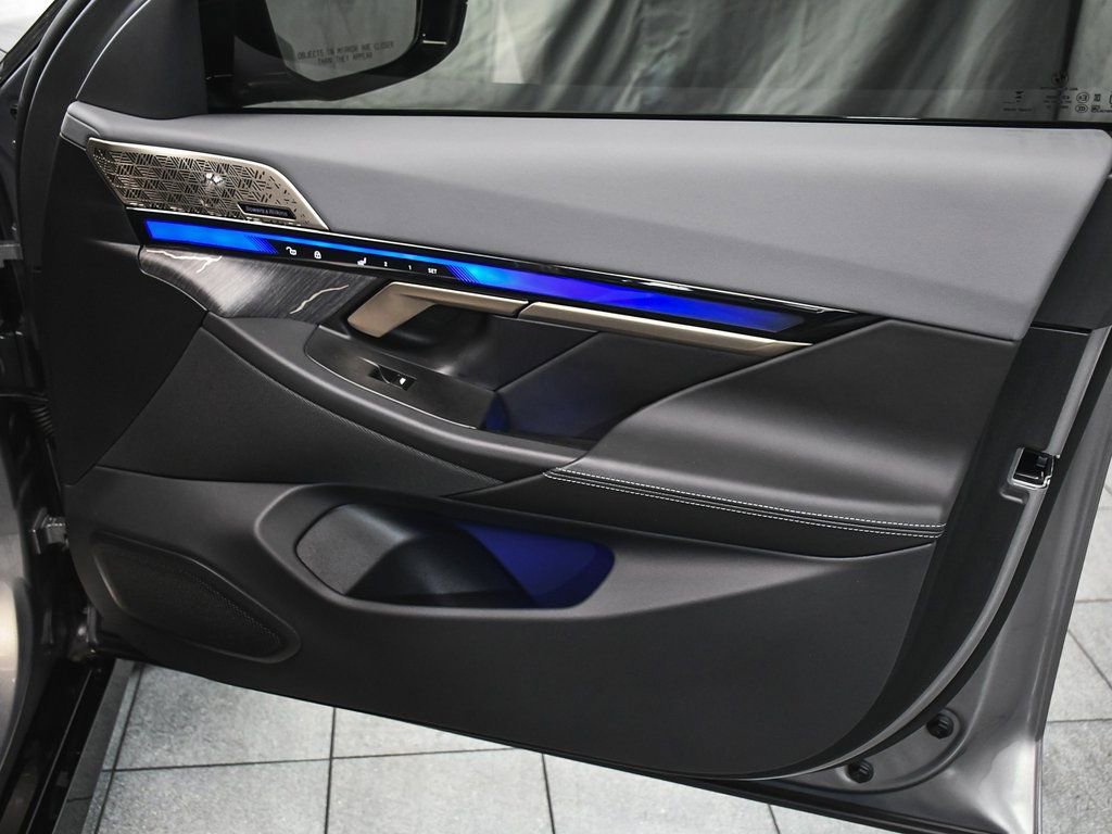 Used 2025 BMW i5 M60 w/ Executive Package image 19