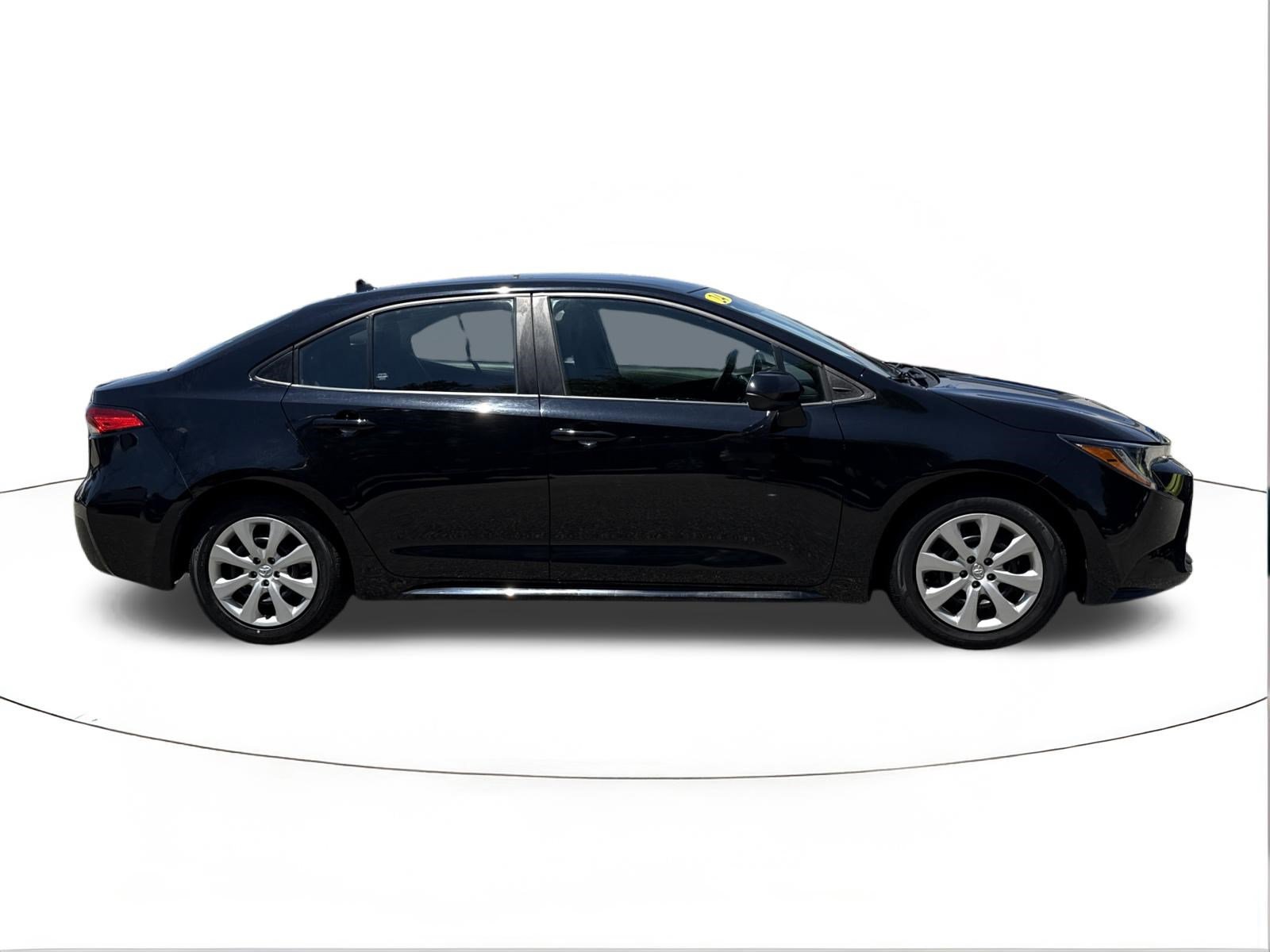 Used 2024 Toyota Corolla LE FWD image 3