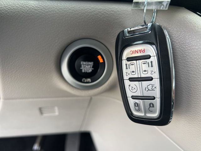 Used 2022 Chrysler Pacifica Touring-L FWD image 38