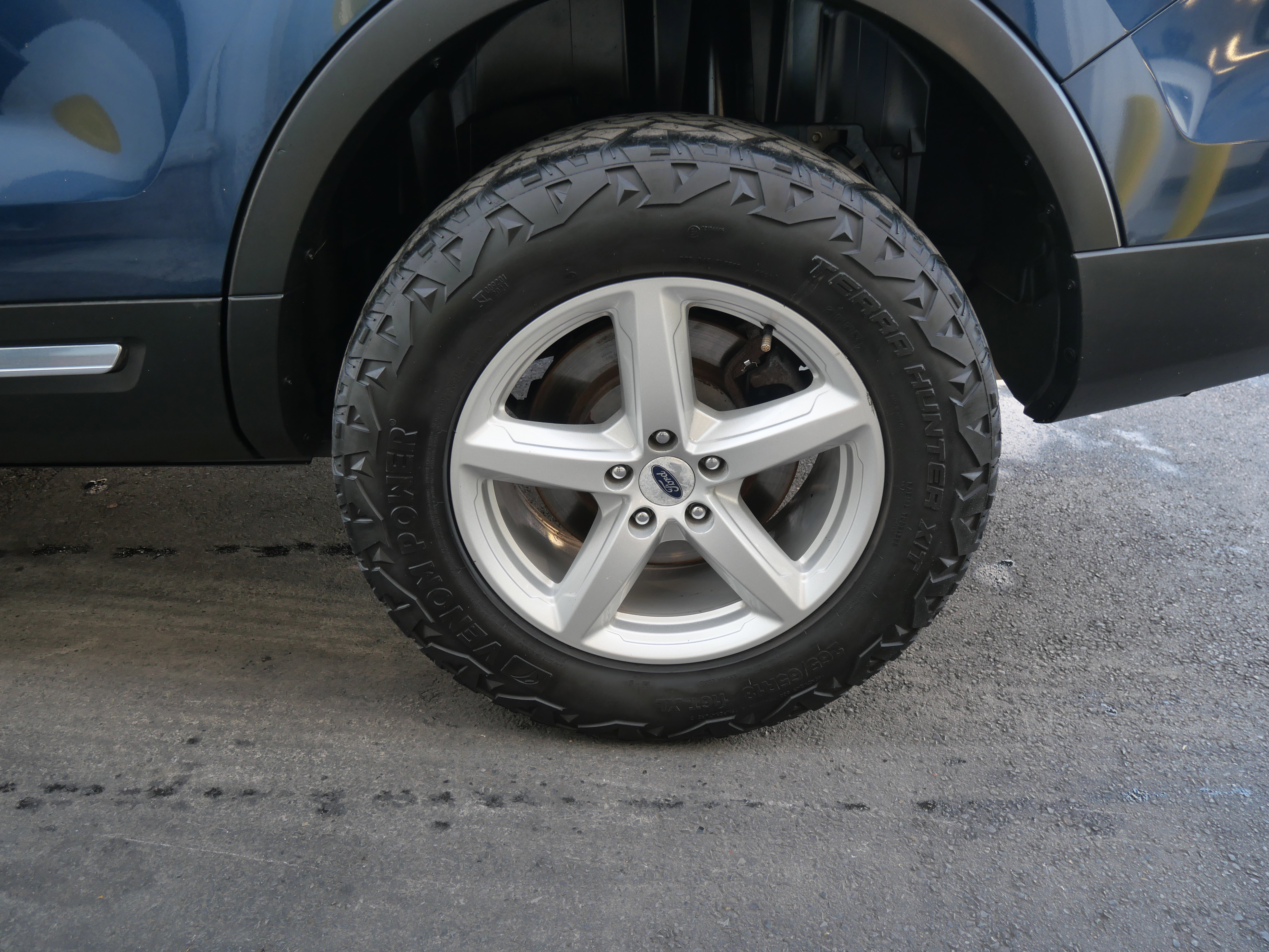 Used 2017 Ford Explorer XLT w/ Equipment Group 202A image 7