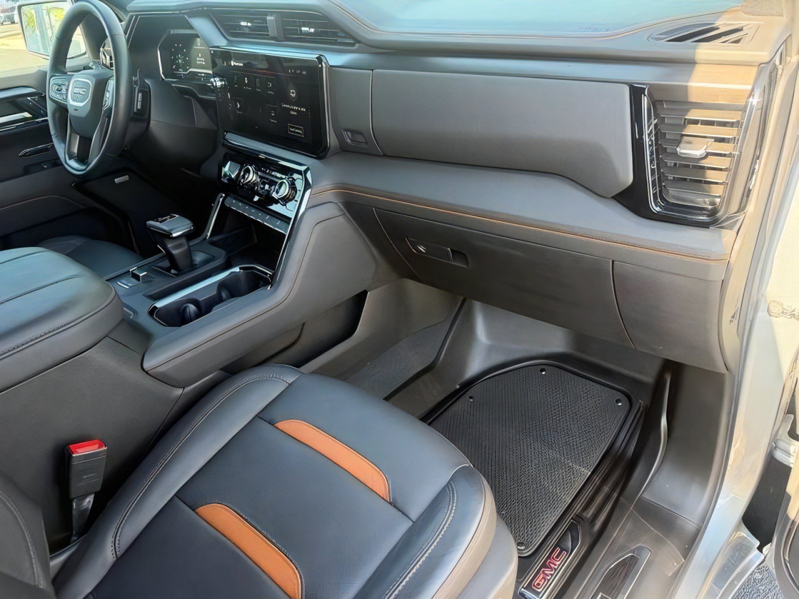 Used 2025 GMC Sierra 1500 AT4 w/ Technology Package AWD/4WD image 10