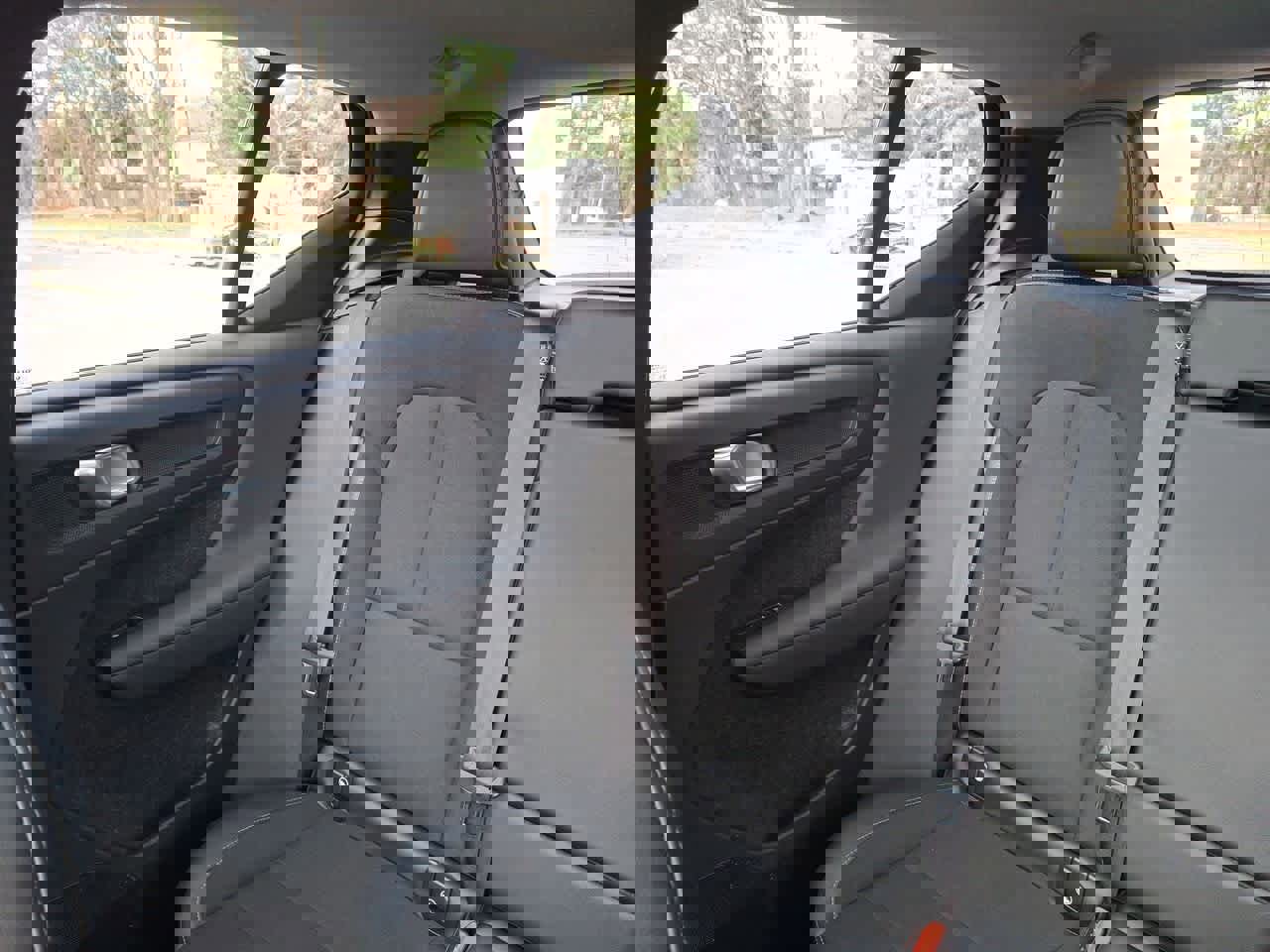 Used 2020 Volvo XC40 T5 Momentum image 12