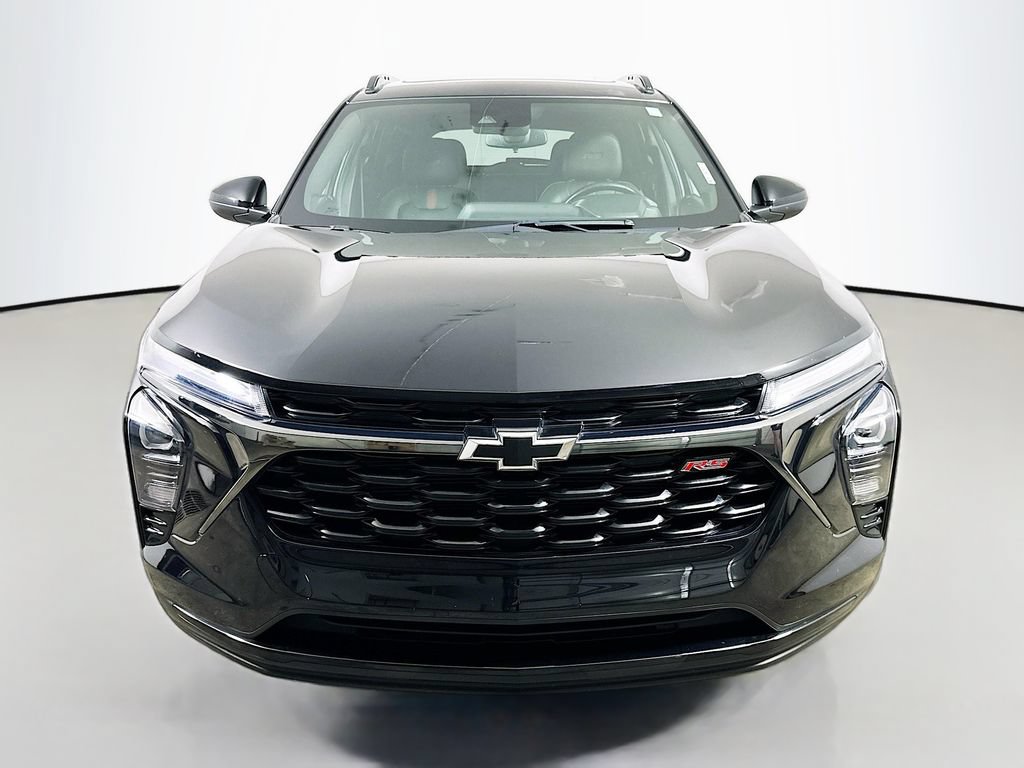Used 2024 Chevrolet Trax RS w/ Sunroof Package FWD image 2