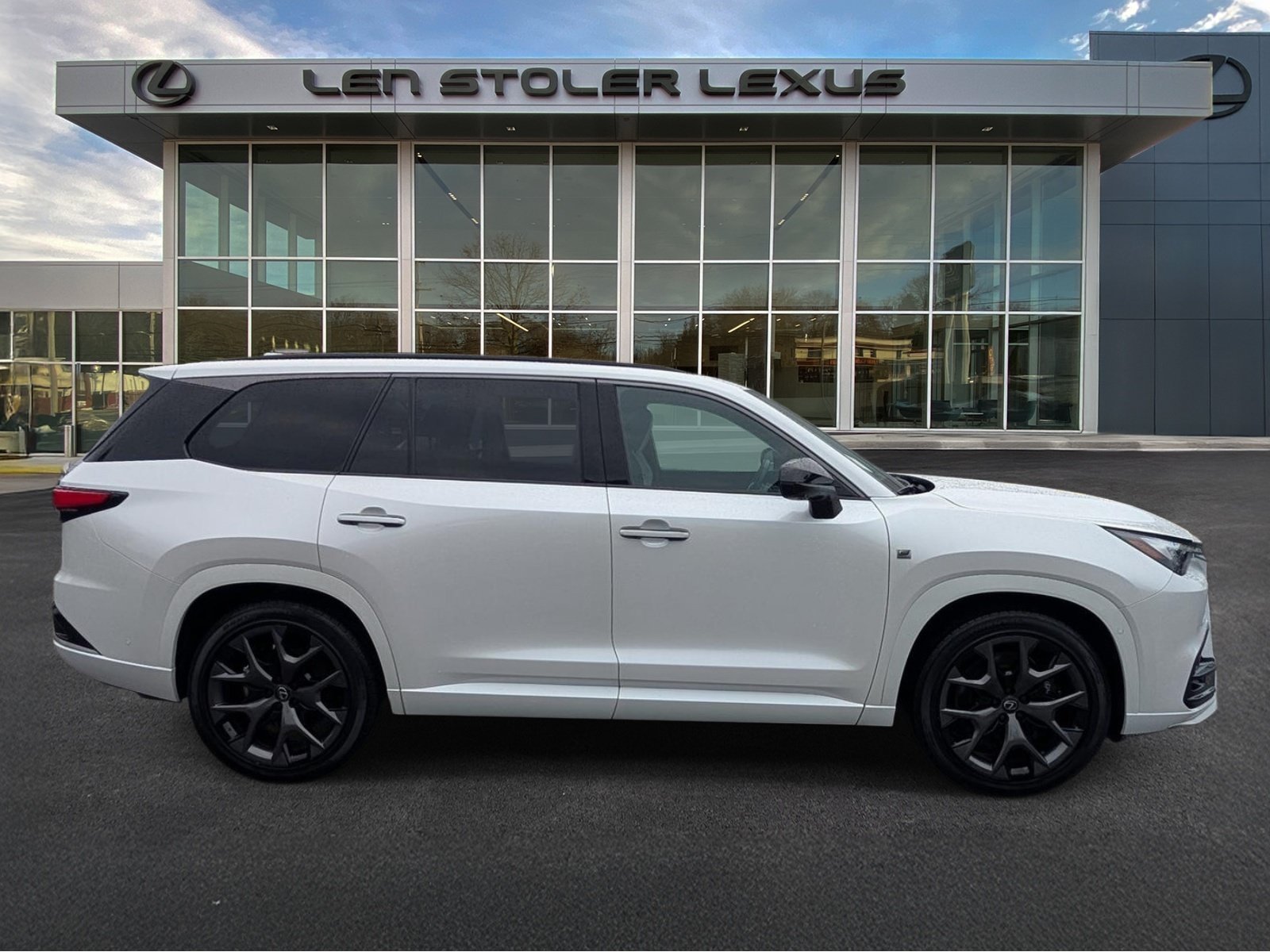 Certified 2025 Lexus TX 500h AWD w/ Technology Package image 2