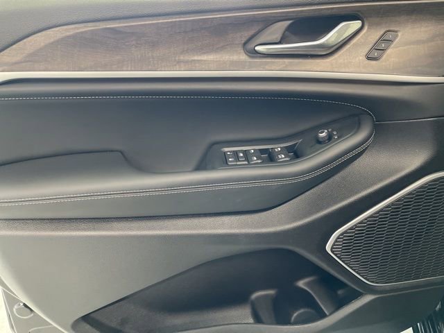 New 2026 Jeep Grand Cherokee L Limited image 19