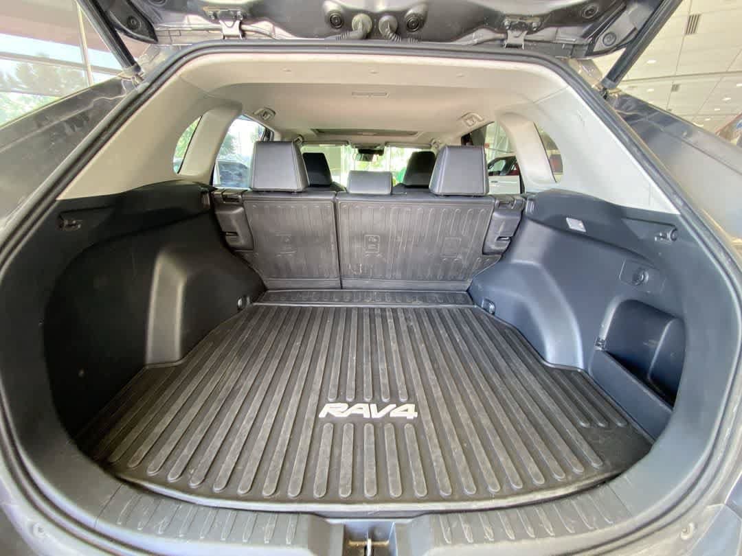 Used 2020 Toyota RAV4 XLE Premium AWD/4WD image 26