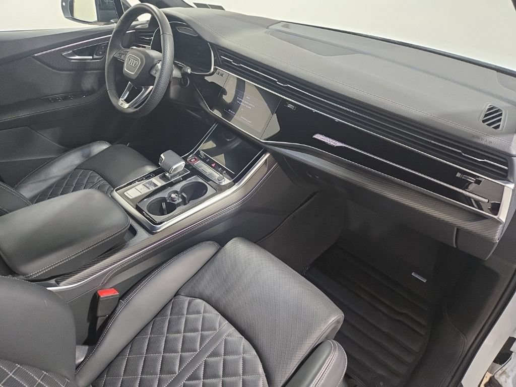 Used 2025 Audi SQ7 Prestige AWD/4WD image 24