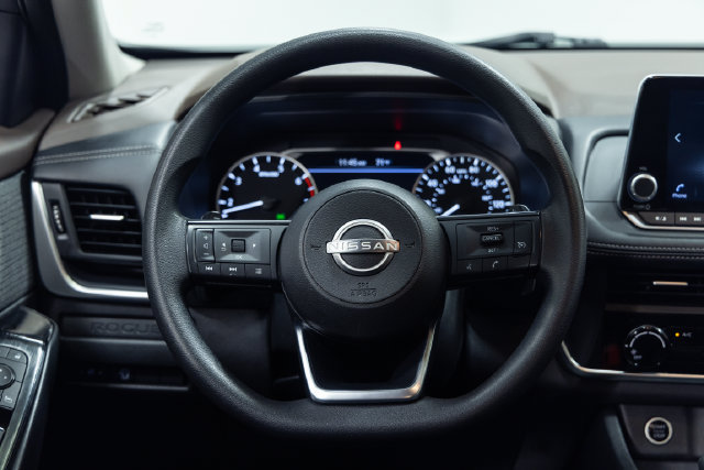 Used 2023 Nissan Rogue S AWD/4WD image 13
