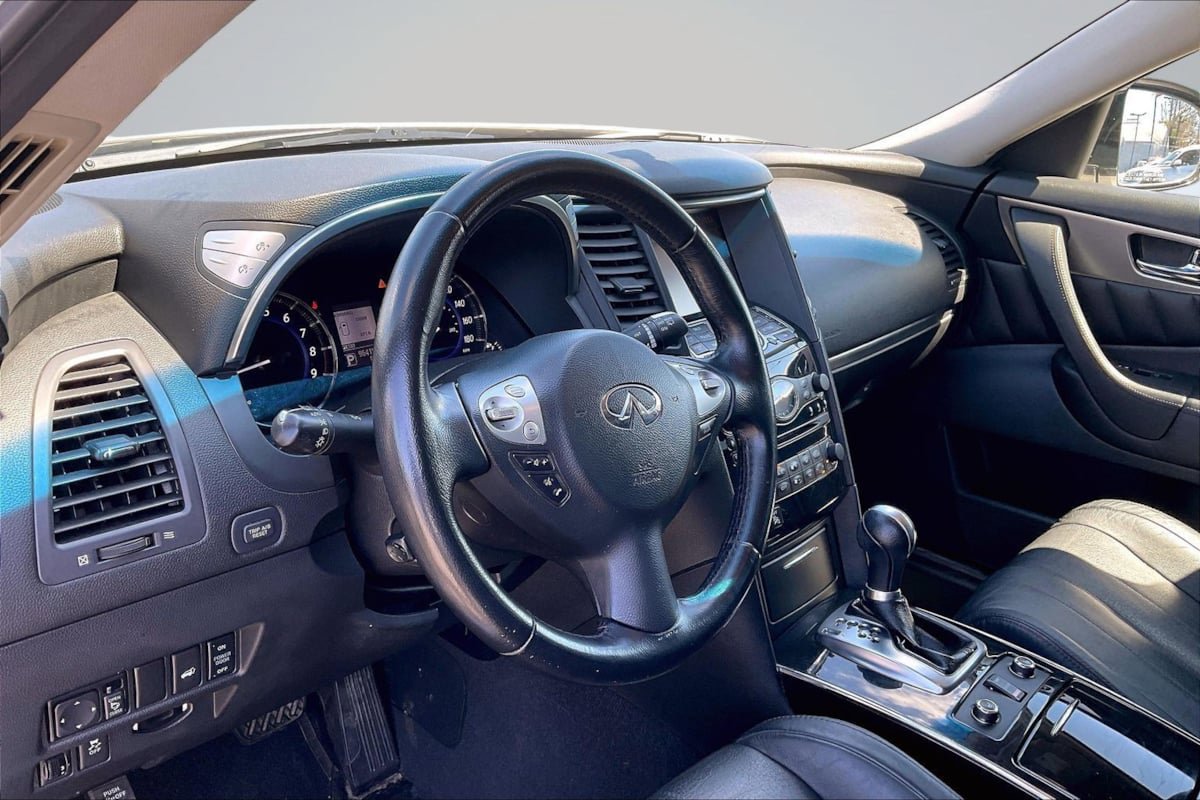 Used 2017 INFINITI QX70 AWD w/ Premium Package image 14