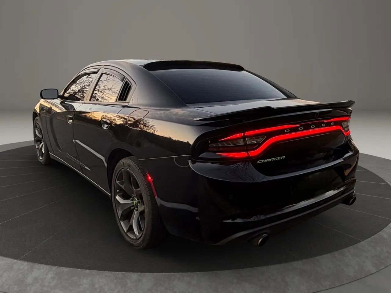 Used 2020 Dodge Charger SXT image 13