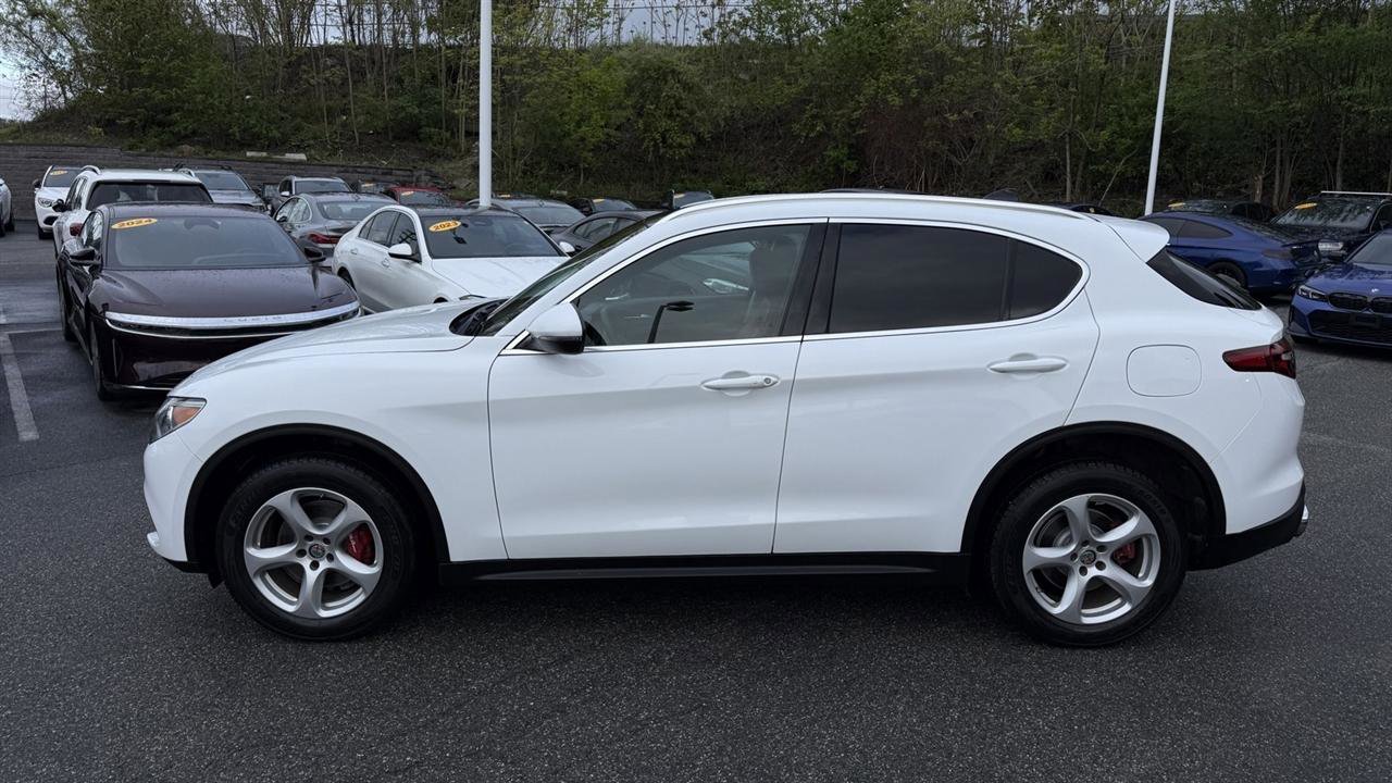 Used 2019 Alfa Romeo Stelvio AWD image 12