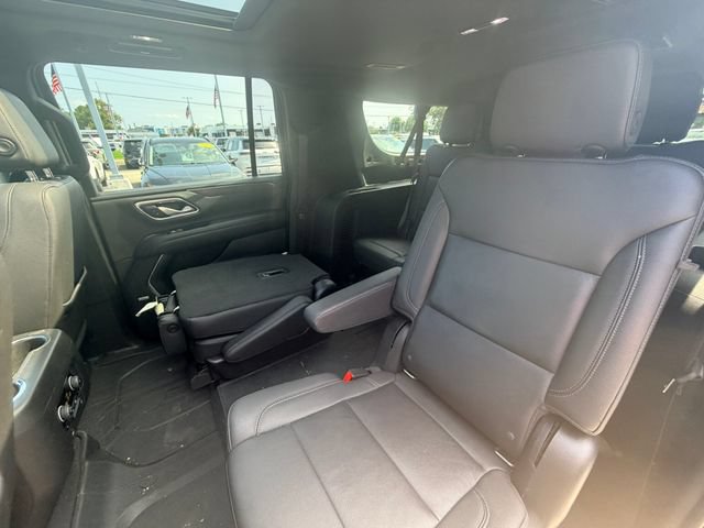 Used 2022 Chevrolet Suburban LT w/ Luxury Package AWD/4WD image 15