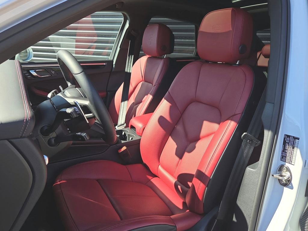 Certified 2025 Porsche Macan S image 5
