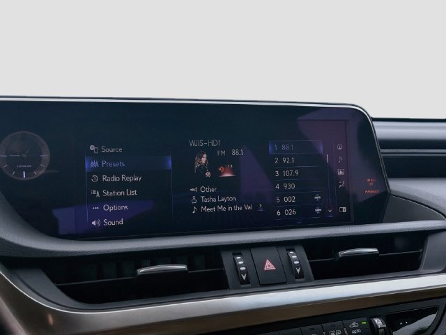 Used 2021 Lexus ES 300h Ultra Luxury w/ Accessory Package 2 FWD image 30