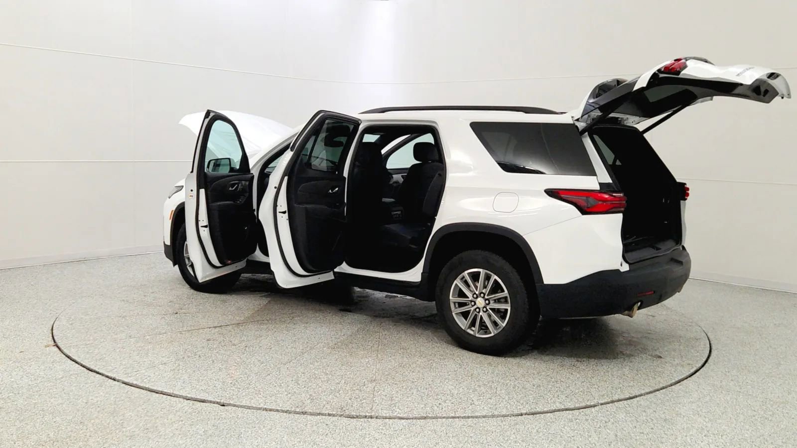 Used 2023 Chevrolet Traverse LT image 11