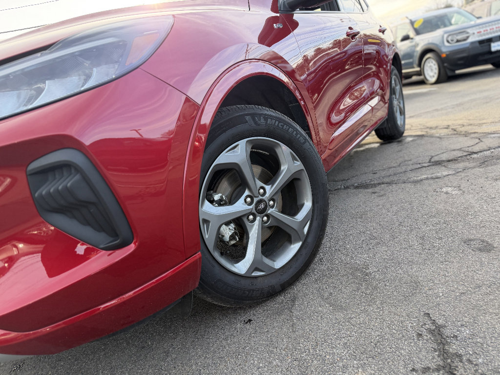 Certified 2023 Ford Escape ST-Line w/ Tech Pack #1 AWD/4WD image 3
