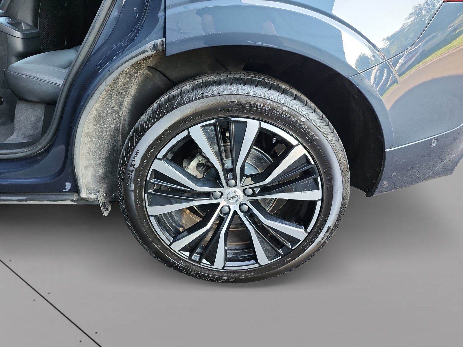 Used 2023 Volvo XC60 B5 Plus w/ Climate Package AWD/4WD image 15
