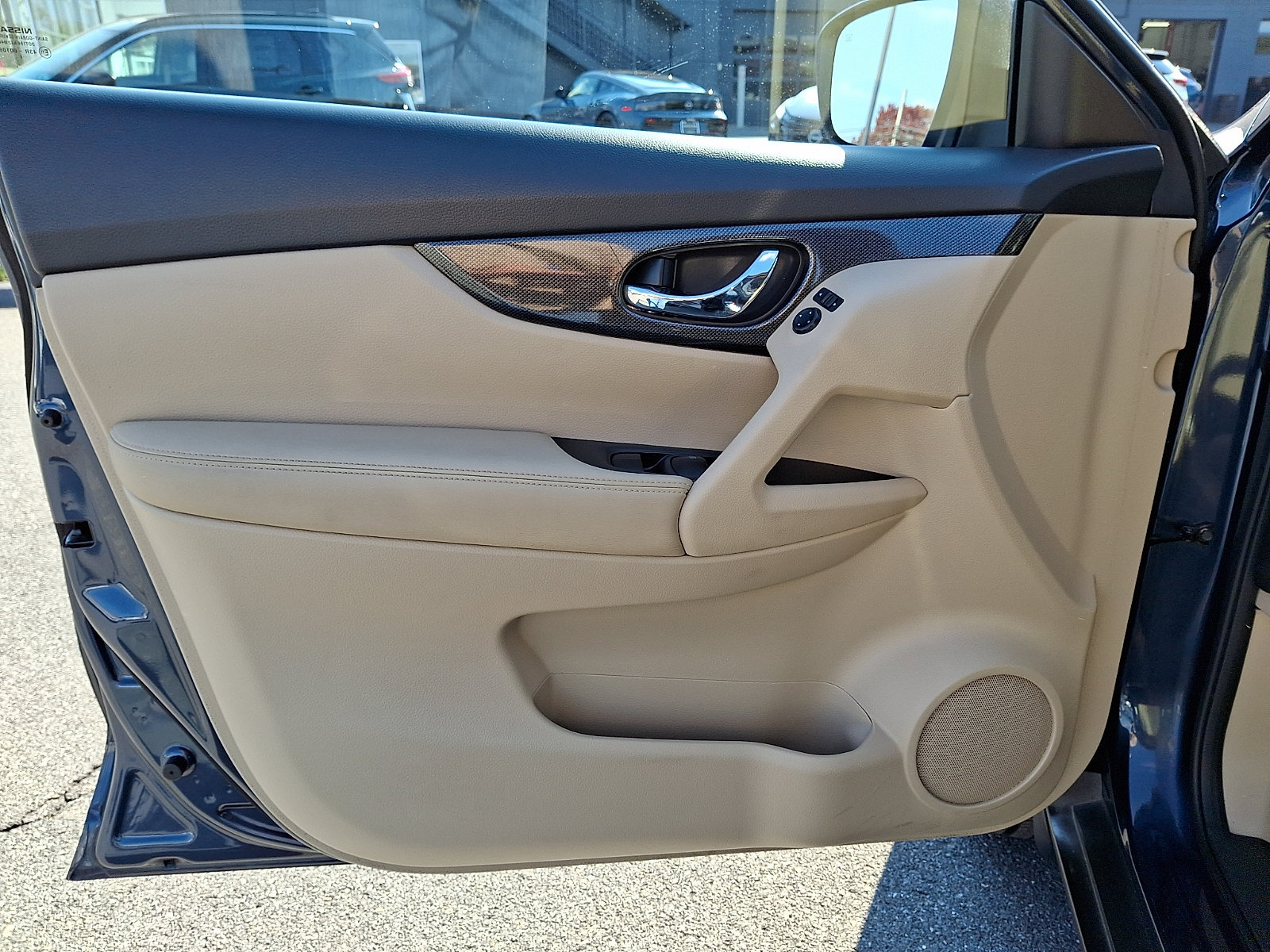 Used 2016 Nissan Rogue SL AWD/4WD image 13