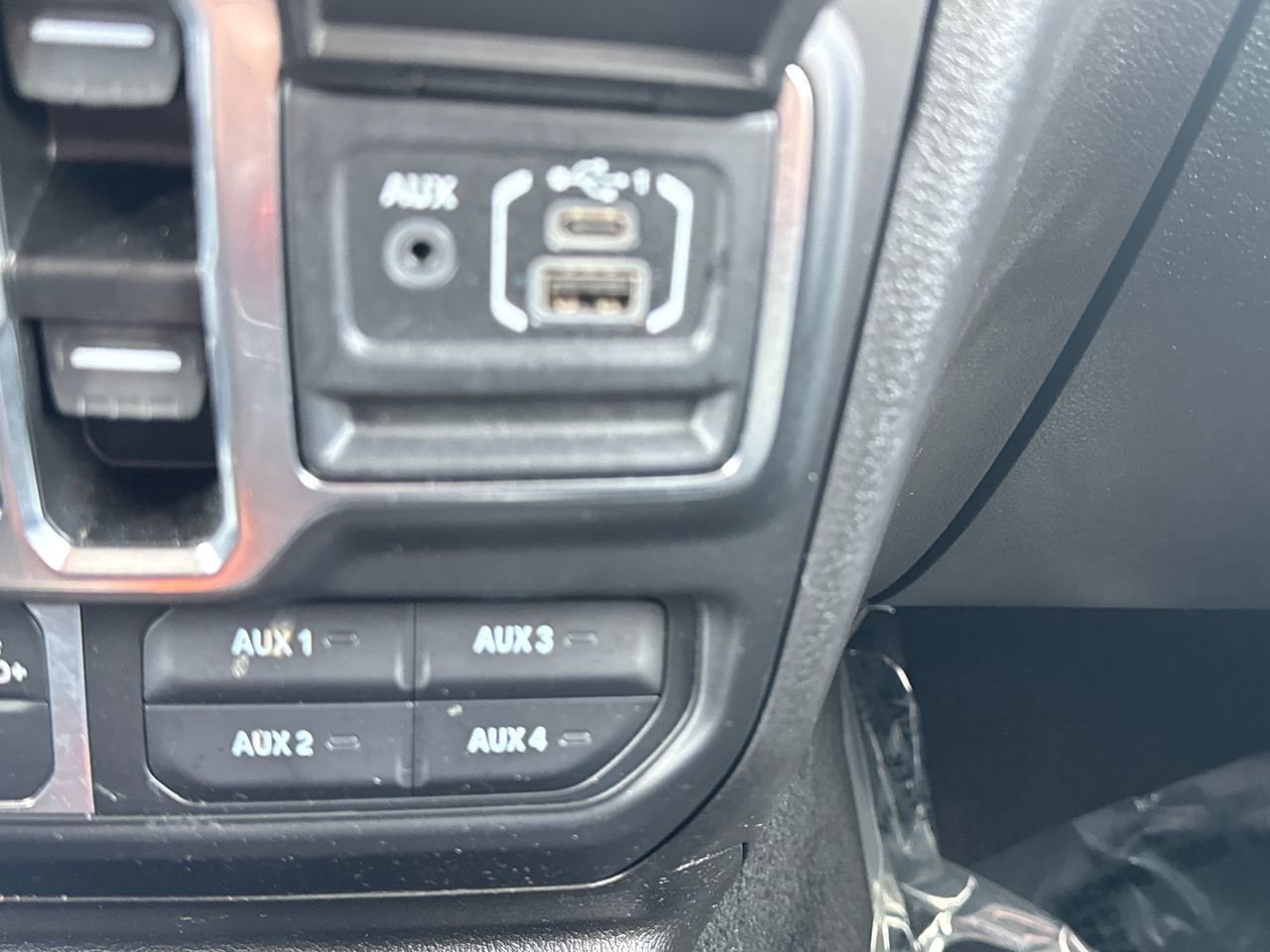 Used 2025 Jeep Wrangler Willys 4xe image 18