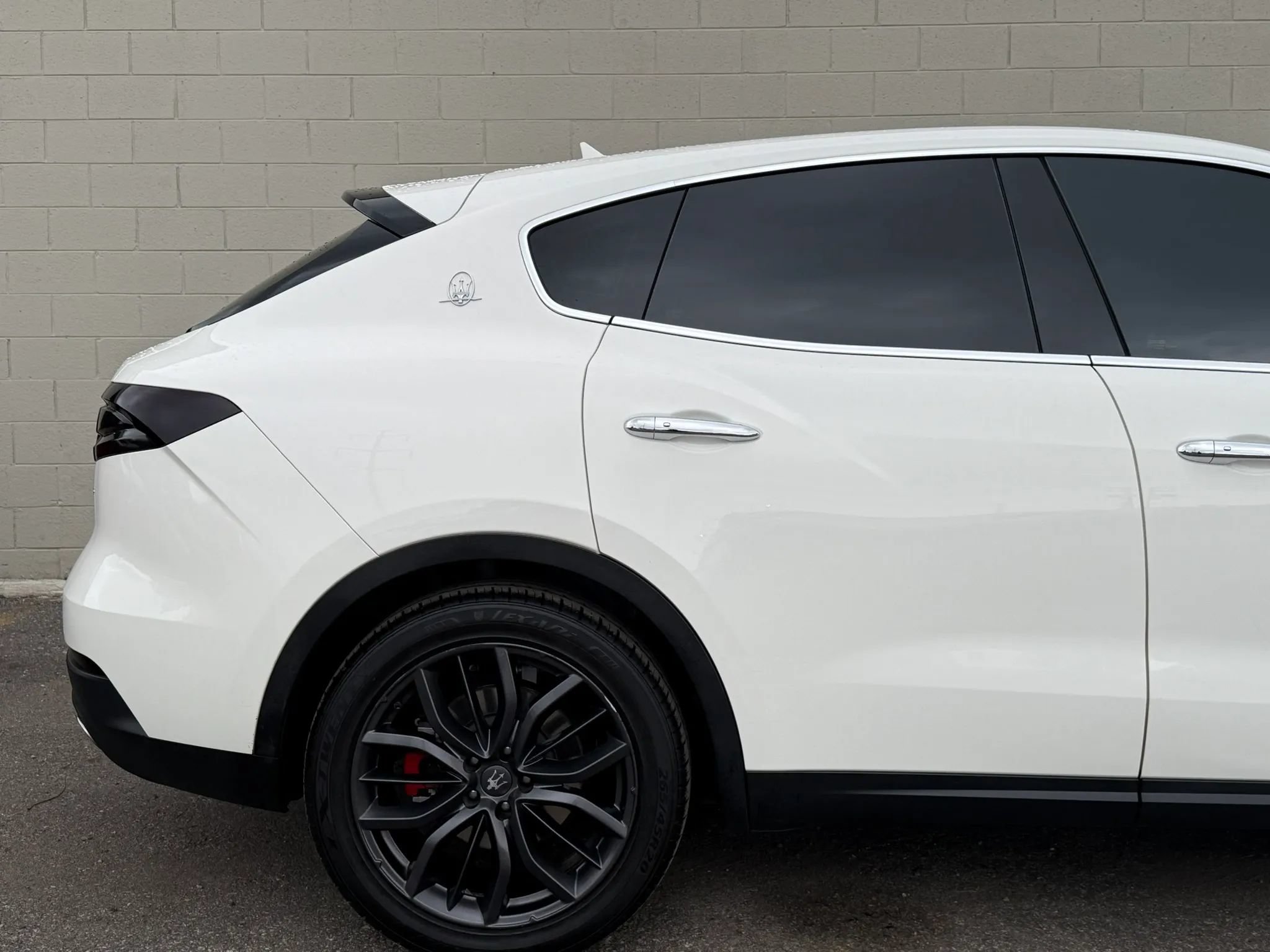 Used 2018 Maserati Levante AWD/4WD image 12