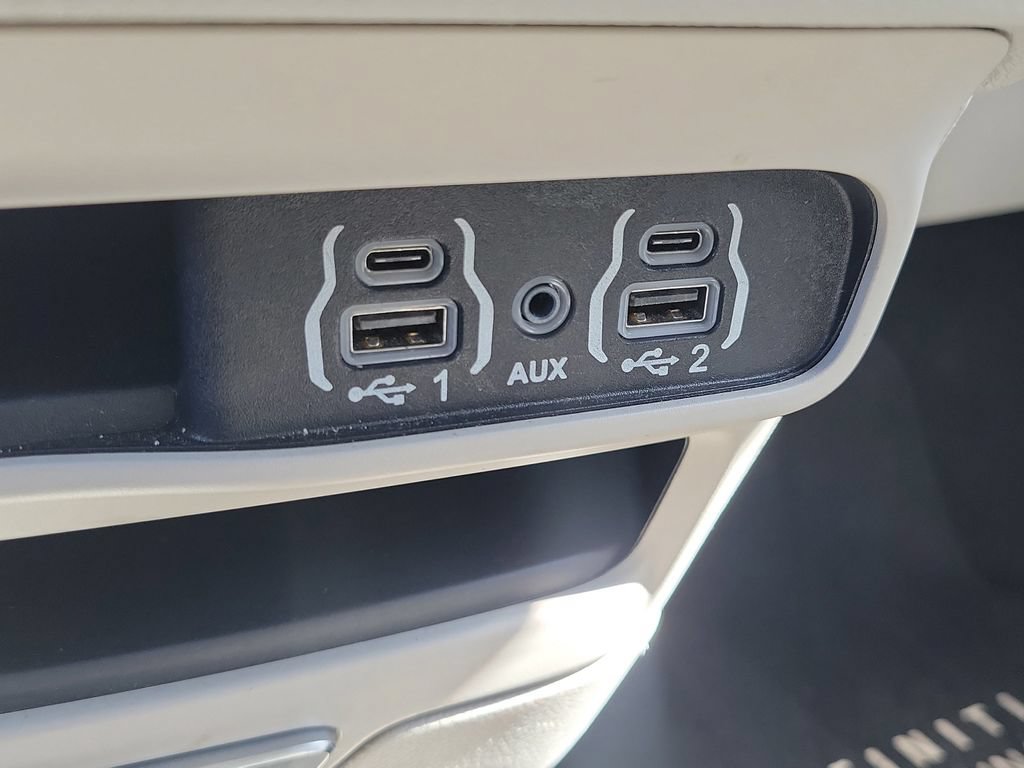 Used 2023 Chrysler Pacifica Touring-L FWD image 35