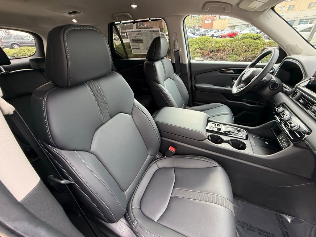 Used 2025 Honda Pilot EX-L image 42