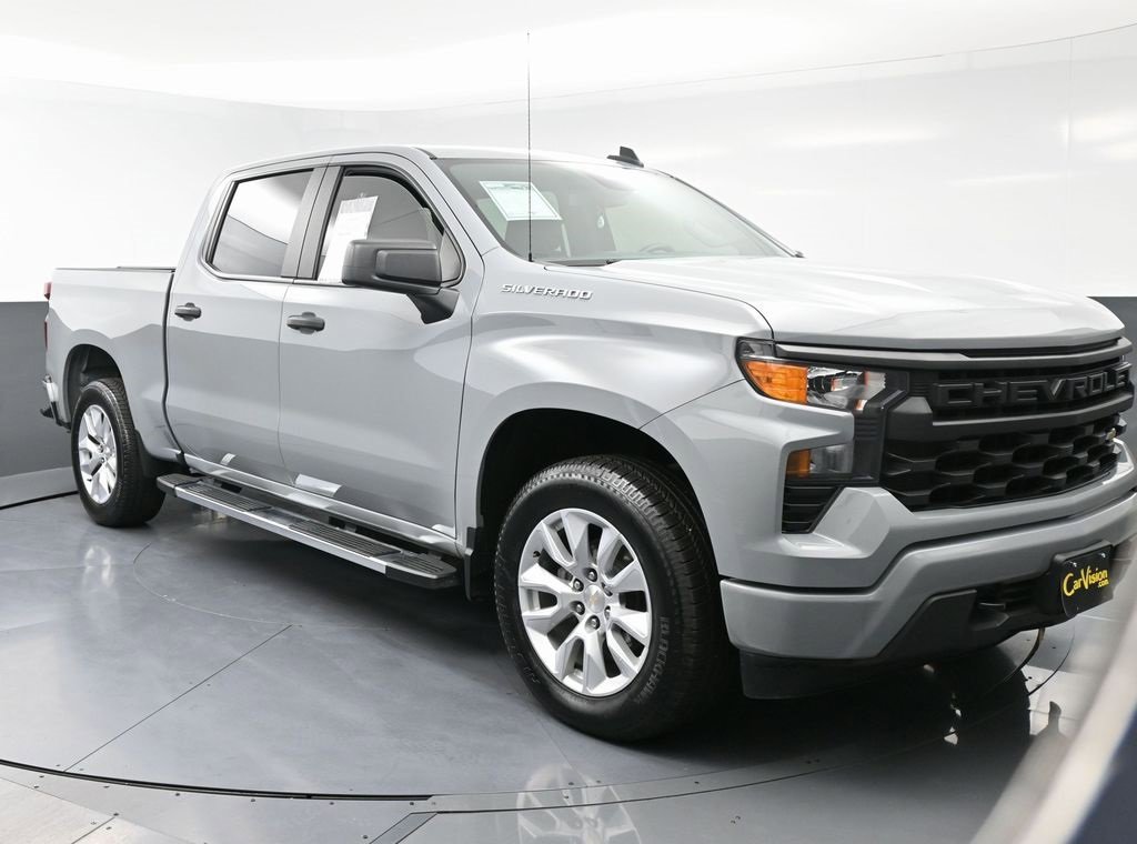 Used 2024 Chevrolet Silverado 1500 Custom image 3