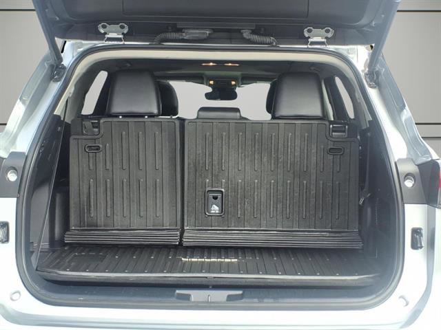 Used 2022 Toyota Highlander XLE image 7
