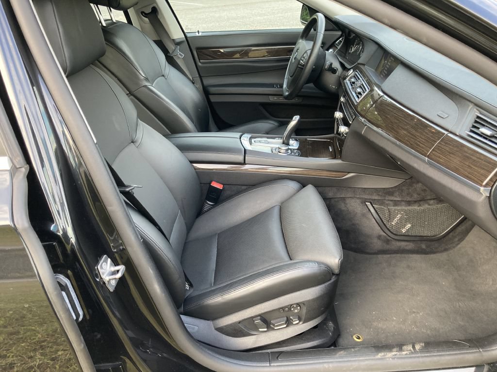 Used 2011 BMW 750Li xDrive AWD/4WD image 20