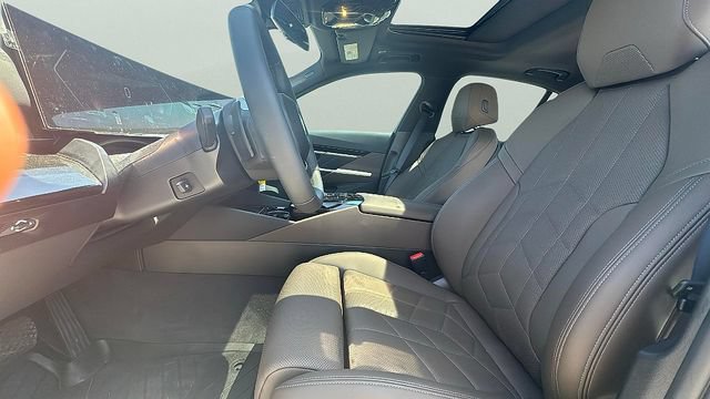 Used 2025 BMW 530i xDrive w/ Premium Package AWD/4WD image 13