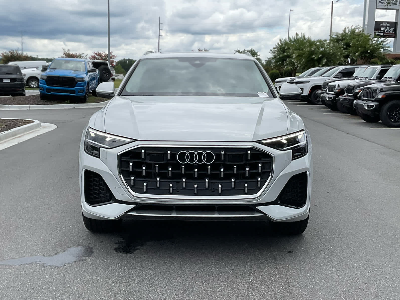 Used 2025 Audi Q8 Premium Plus AWD/4WD image 2