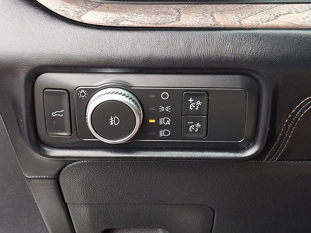 Used 2020 Ford Explorer Platinum w/ Premium Technology Package AWD/4WD image 25