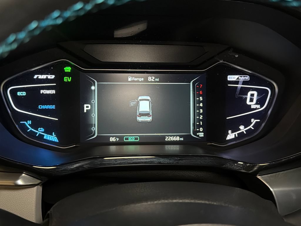 Certified 2022 Kia Niro Touring Special Edition FWD image 23