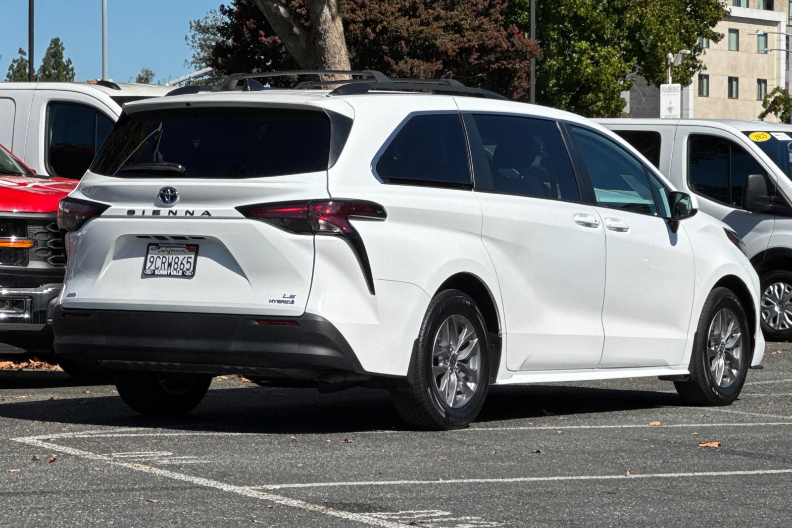 Used 2022 Toyota Sienna LE w/ LE Plus Package AWD/4WD image 4
