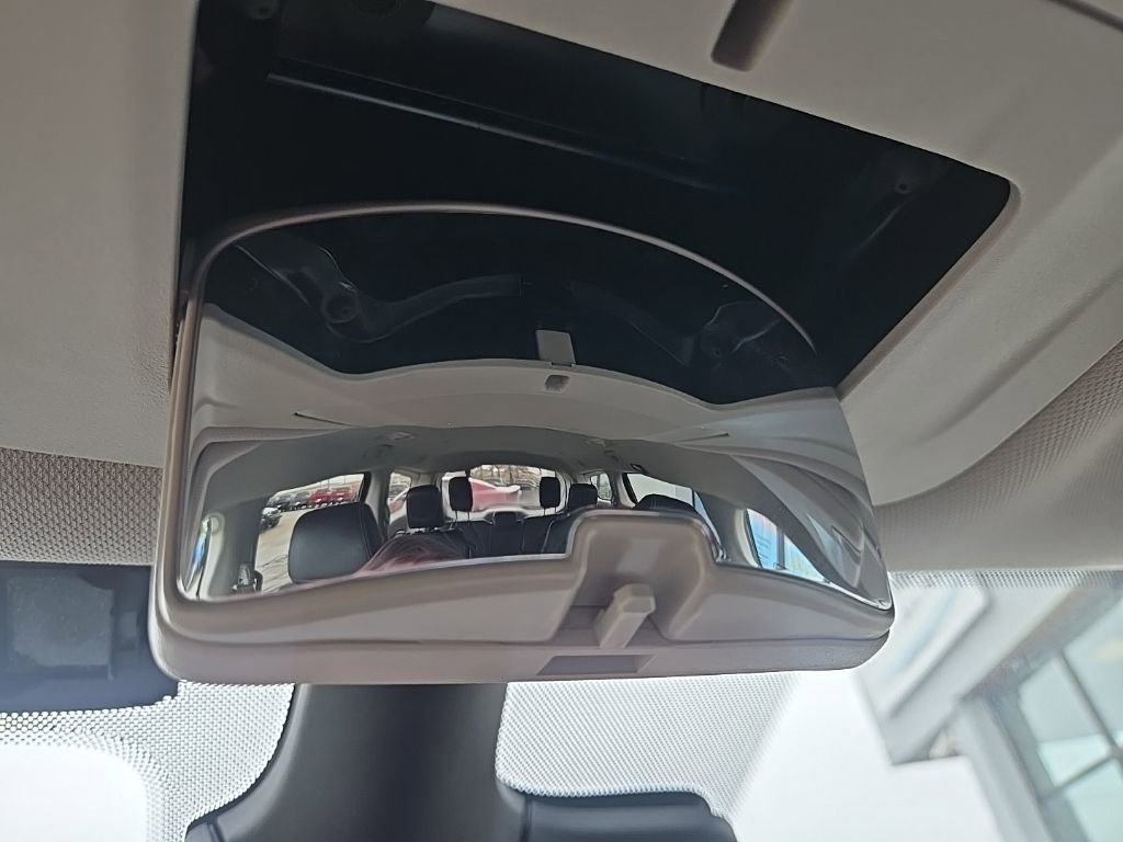 Used 2024 Chrysler Pacifica Touring-L image 62