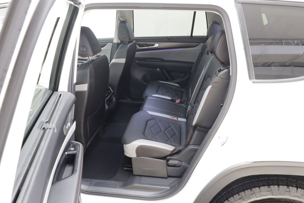 Used 2025 Volkswagen Atlas Peak Edition SE AWD/4WD image 14