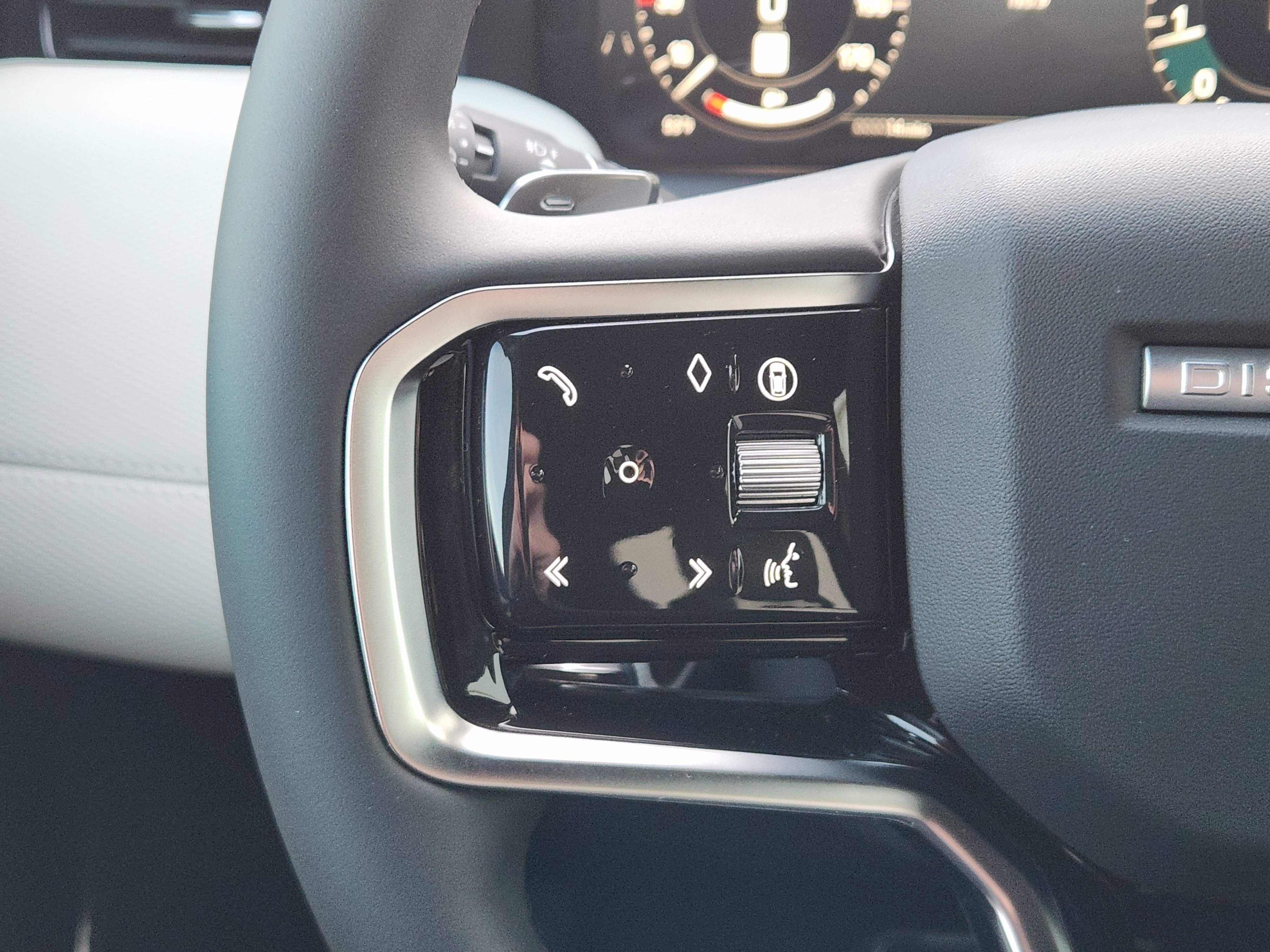 New 2025 Land Rover Discovery Sport Dynamic SE image 29