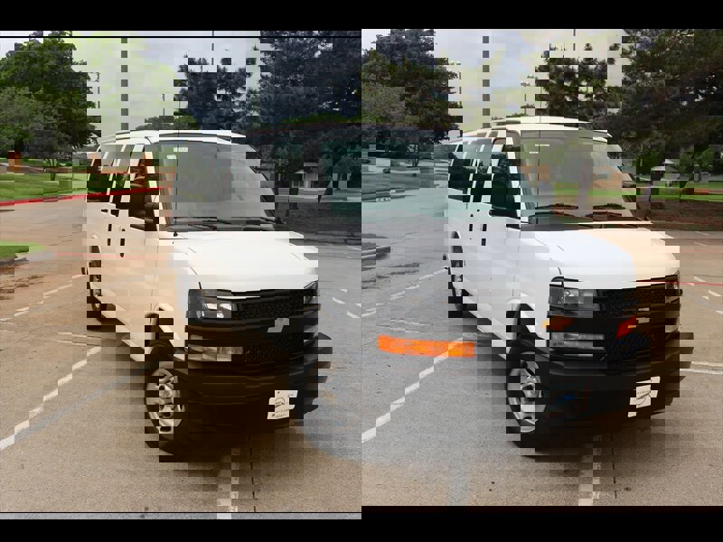 Used 2025 Chevrolet Express 3500 LS RWD image 6