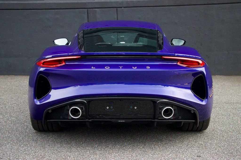 Used 2025 Lotus Emira RWD image 4