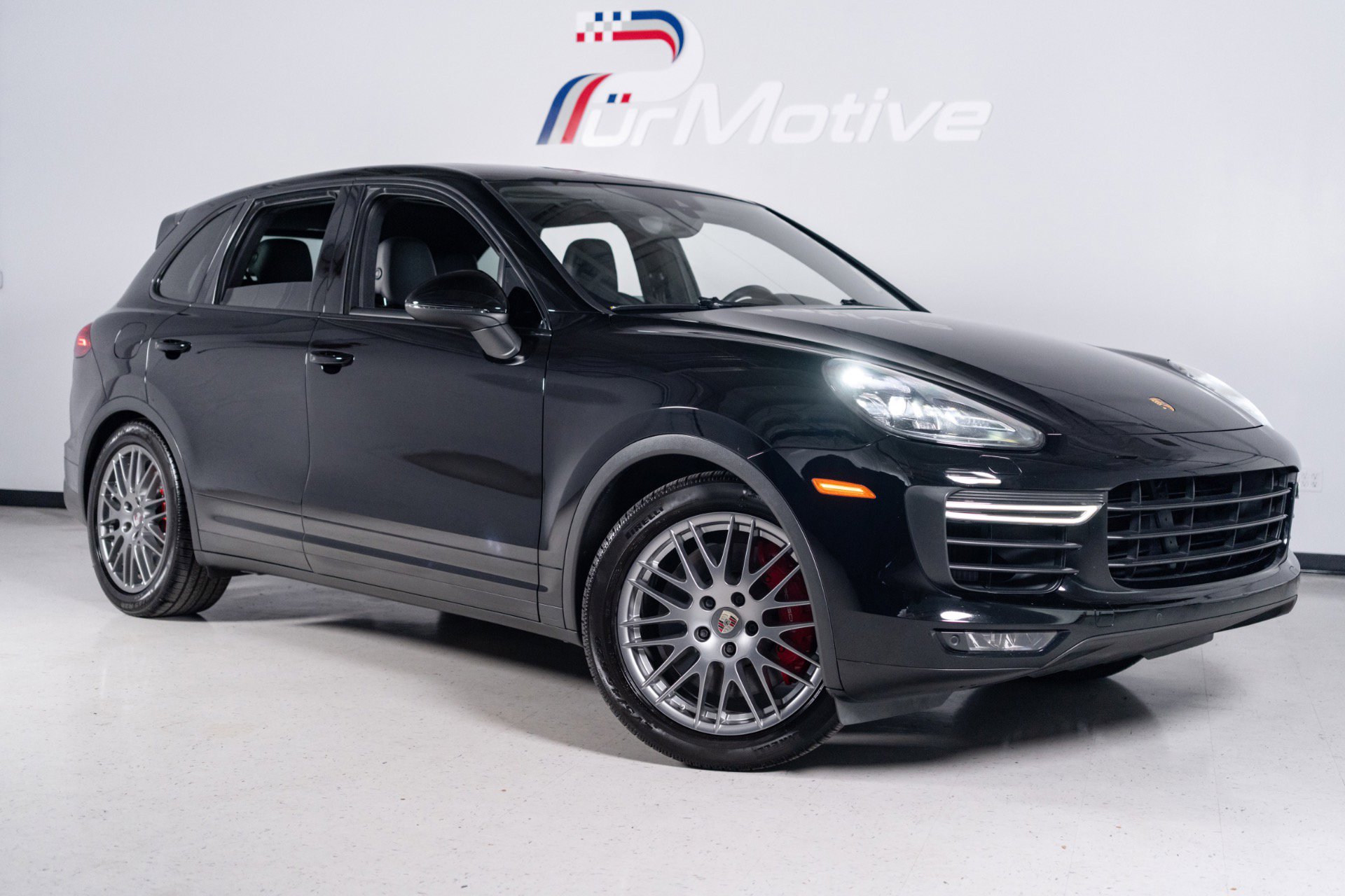 Used 2016 Porsche Cayenne Turbo AWD/4WD image 28
