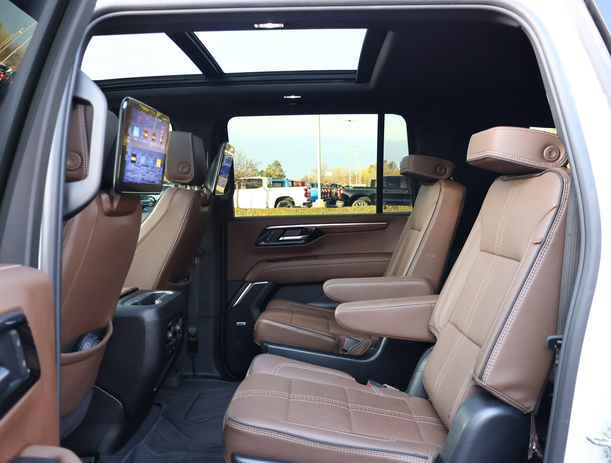 Certified 2025 Chevrolet Suburban High Country image 28