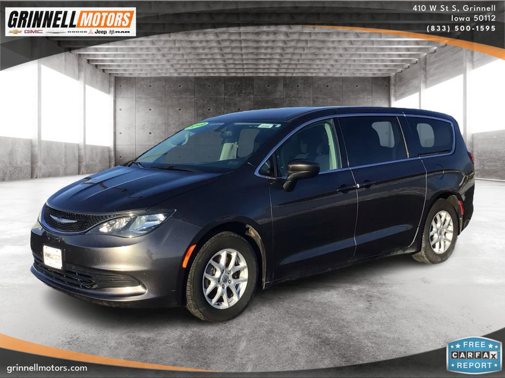Used 2019 Chrysler Pacifica Touring image 1