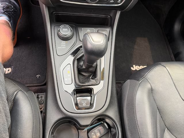 Used 2019 Jeep Cherokee Limited AWD/4WD image 25
