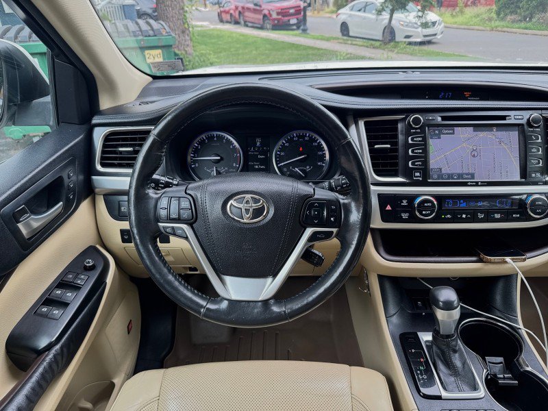 Used 2015 Toyota Highlander Limited Platinum AWD/4WD image 42