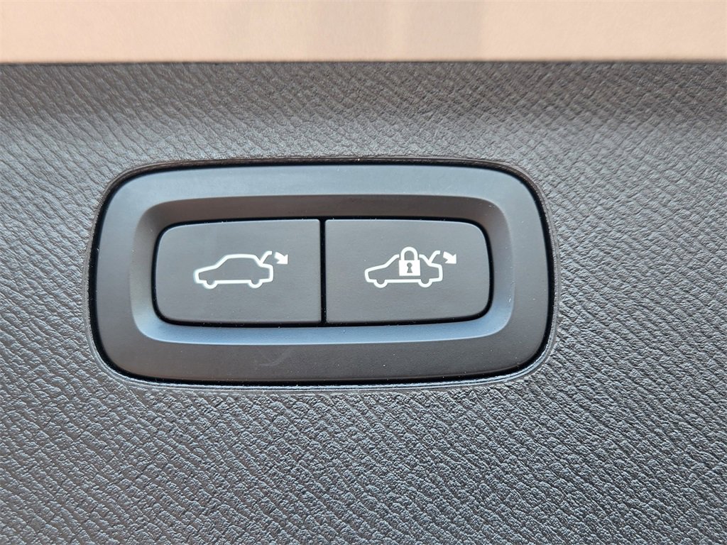 Used 2023 Volvo XC90 T8 Plus w/ Protection Package Premier image 25