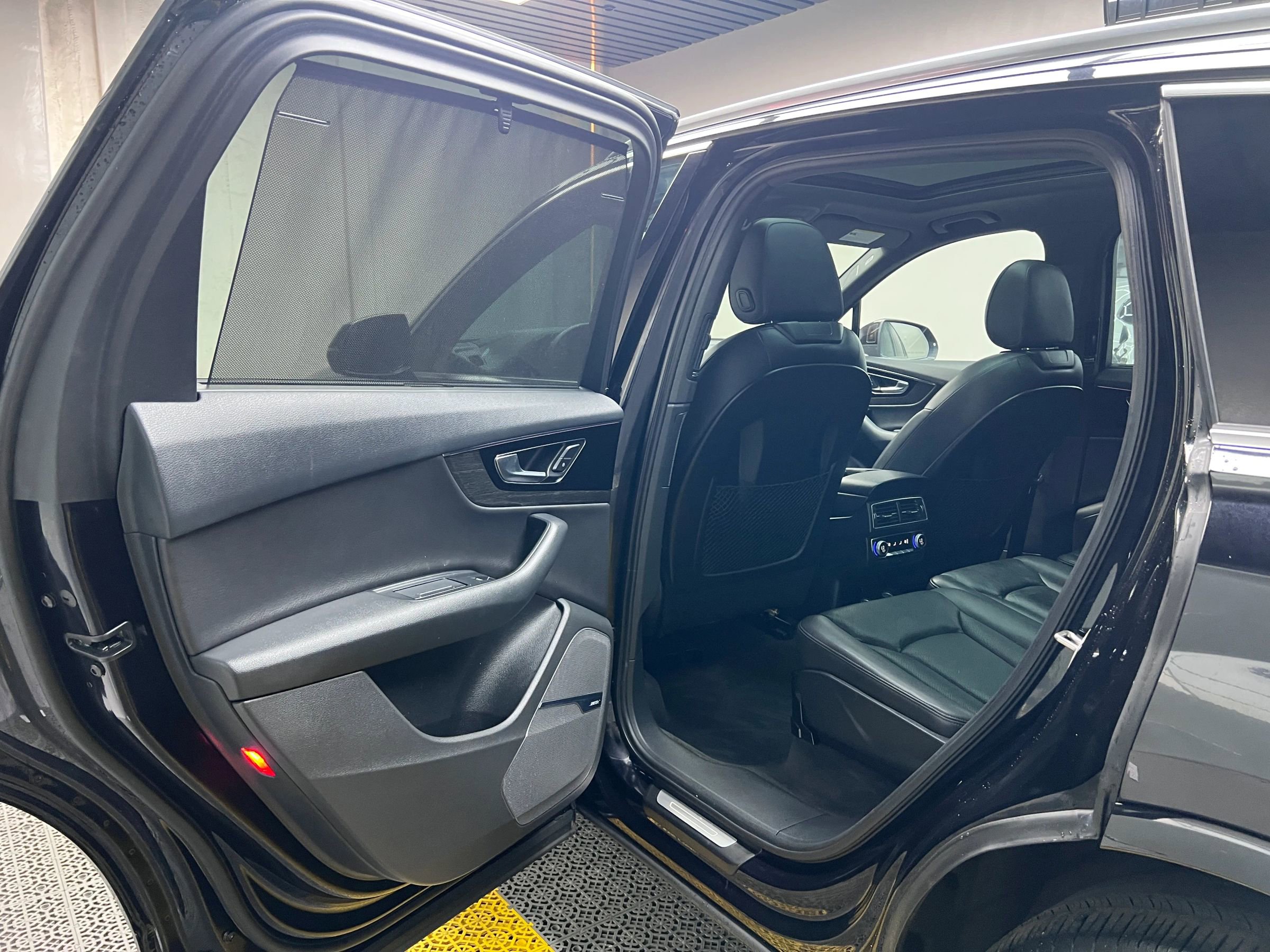 Used 2017 Audi Q7 3.0T Prestige w/ Prestige Package image 13