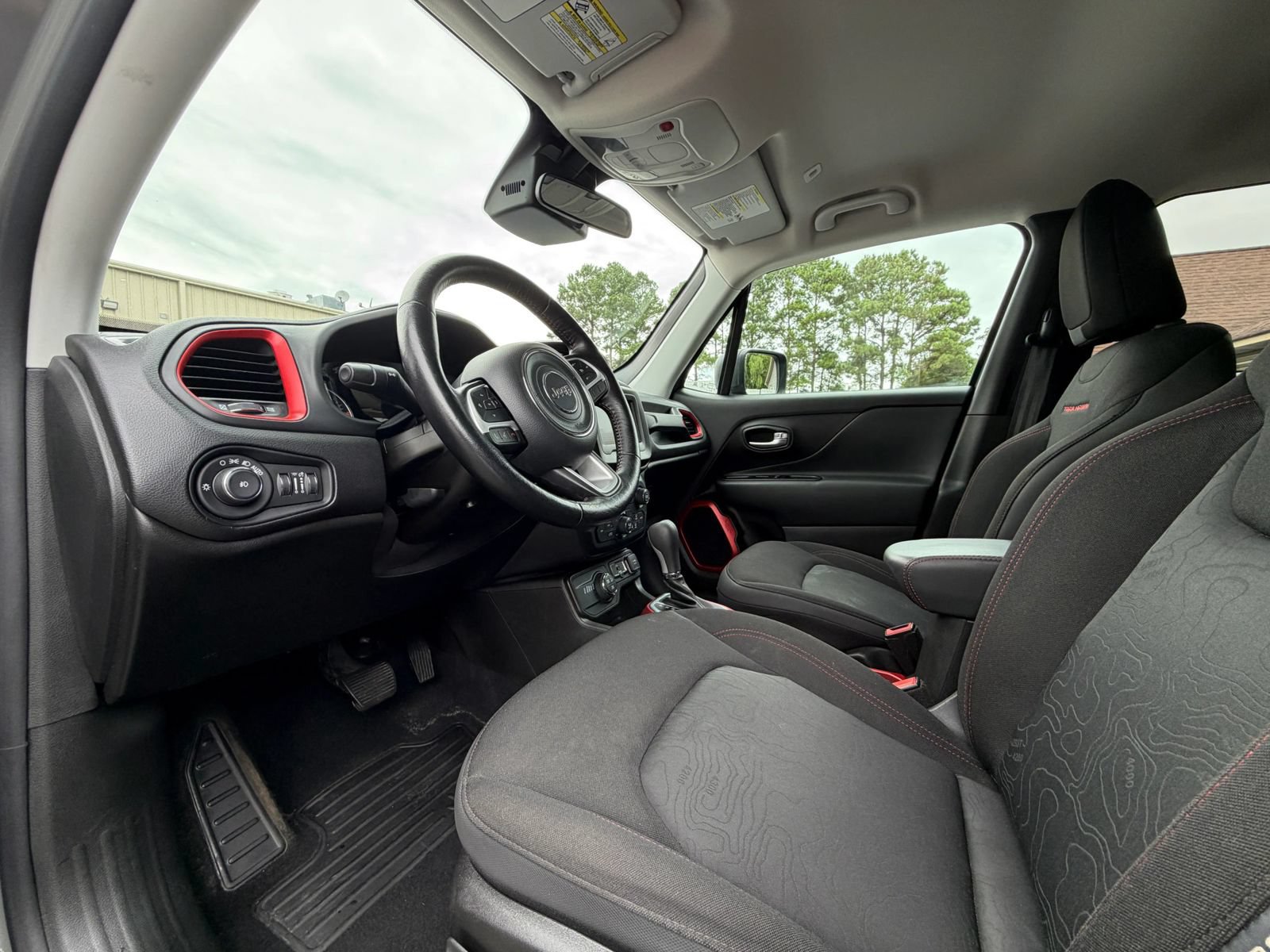 Used 2020 Jeep Renegade Trailhawk w/ Cold Weather Group AWD/4WD image 11