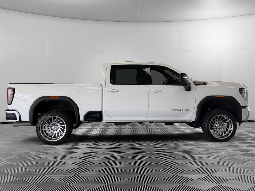 Used 2025 GMC Sierra 2500 AT4 image 9